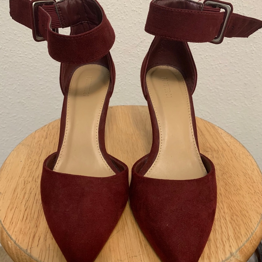 Pointy toe heels
